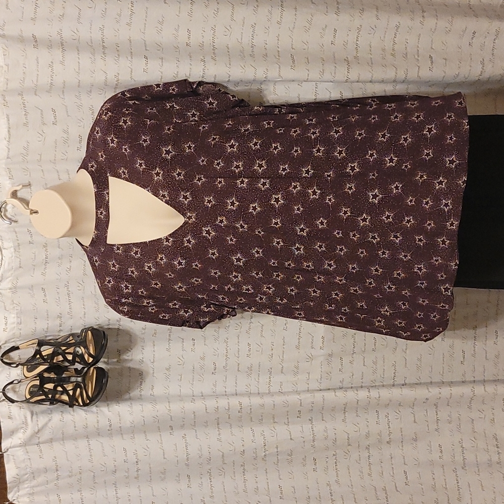 NWT Torrid size 2 blouse with cutout and cap sleeves, star print